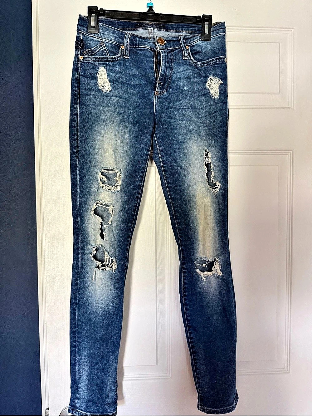 Rock & Republic Berlin Mid Rise Skinny Jean Distressed Skinny Jeans in Blue